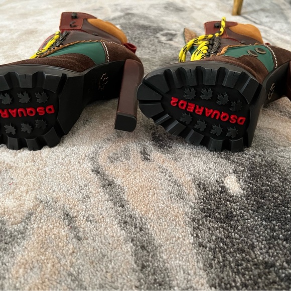 Dsquared2 winter boots super cozy and comfortable never worn. - Picture 2 of 5